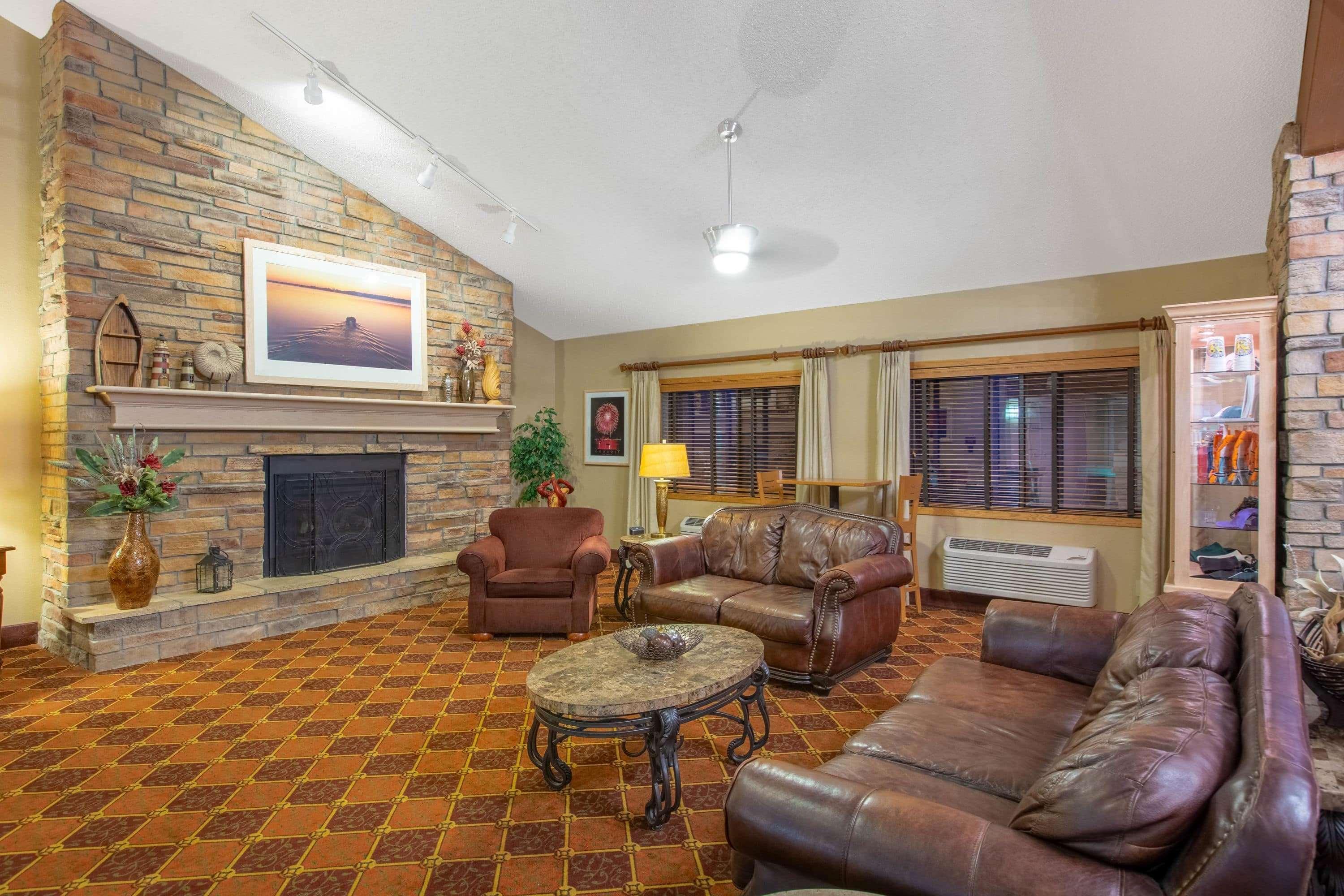 AmericInn by Wyndham Okoboji Zewnętrze zdjęcie