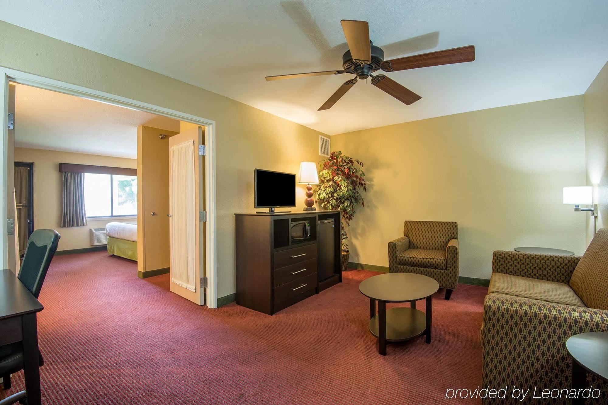 AmericInn by Wyndham Okoboji Zewnętrze zdjęcie