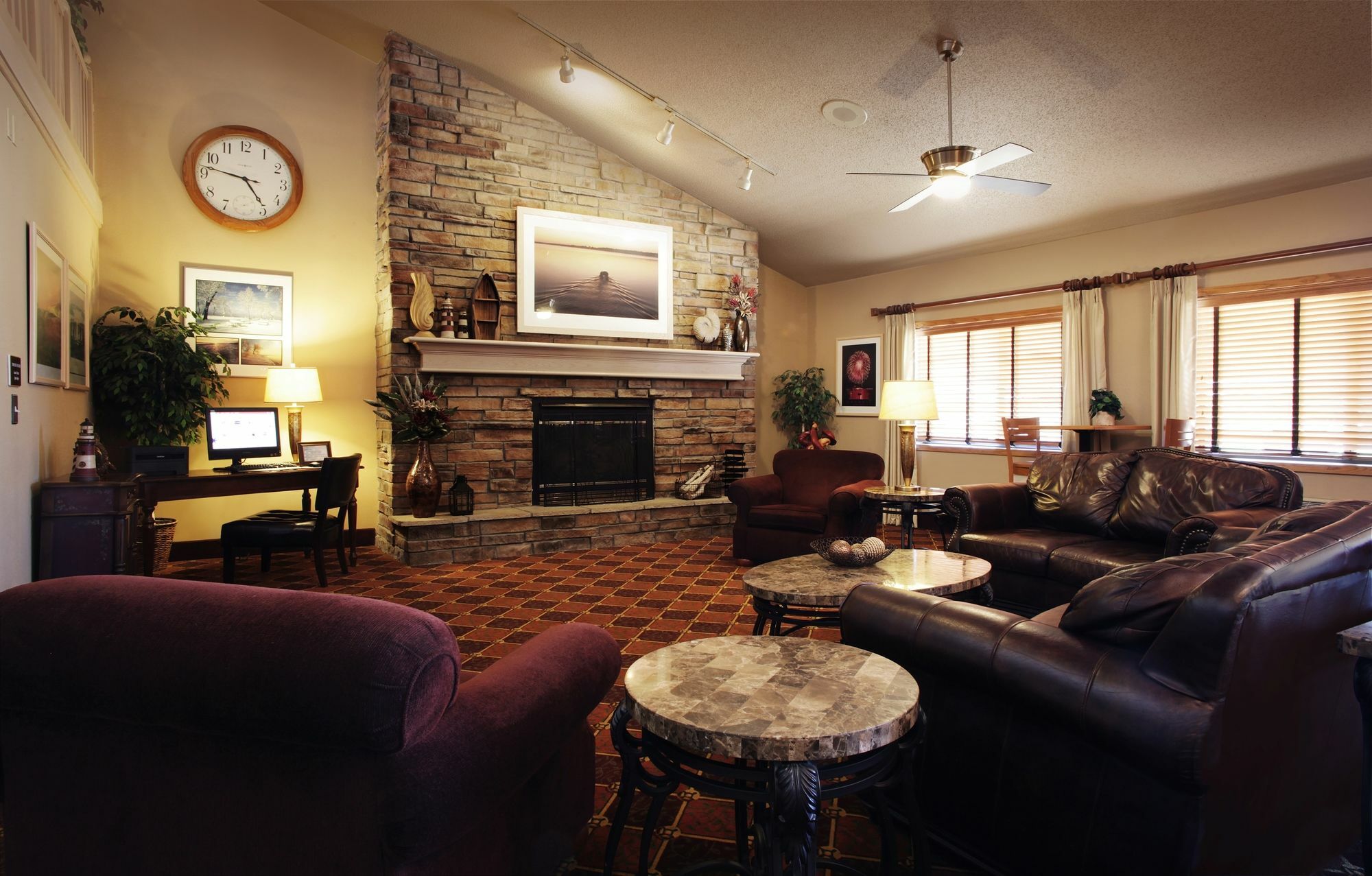 AmericInn by Wyndham Okoboji Zewnętrze zdjęcie