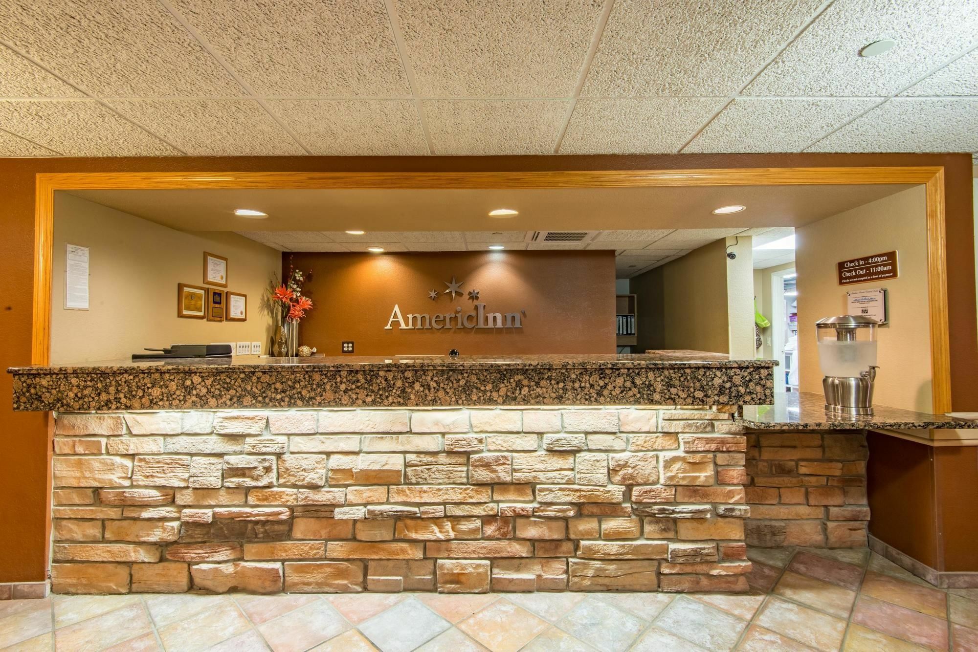 AmericInn by Wyndham Okoboji Zewnętrze zdjęcie