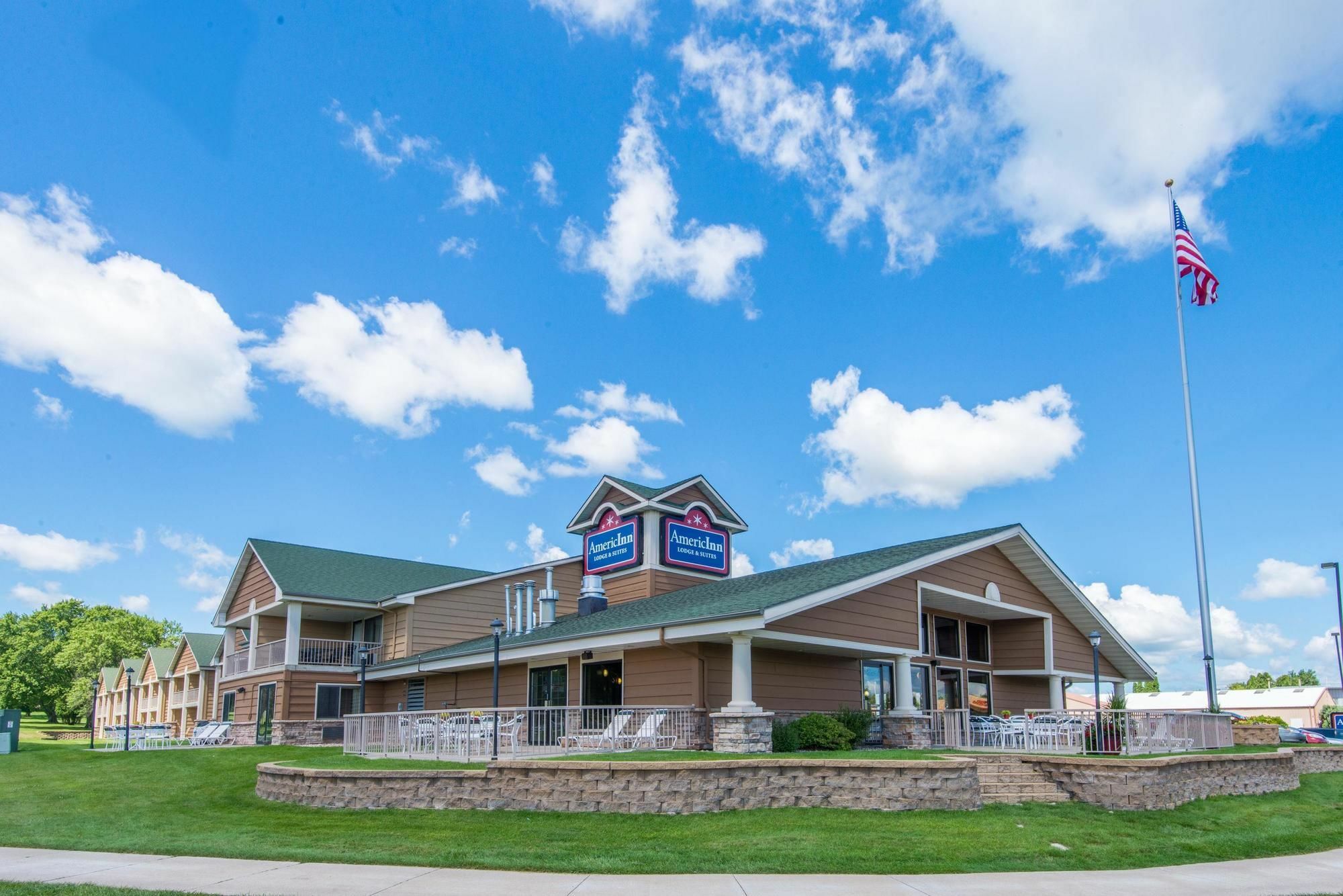 AmericInn by Wyndham Okoboji Zewnętrze zdjęcie
