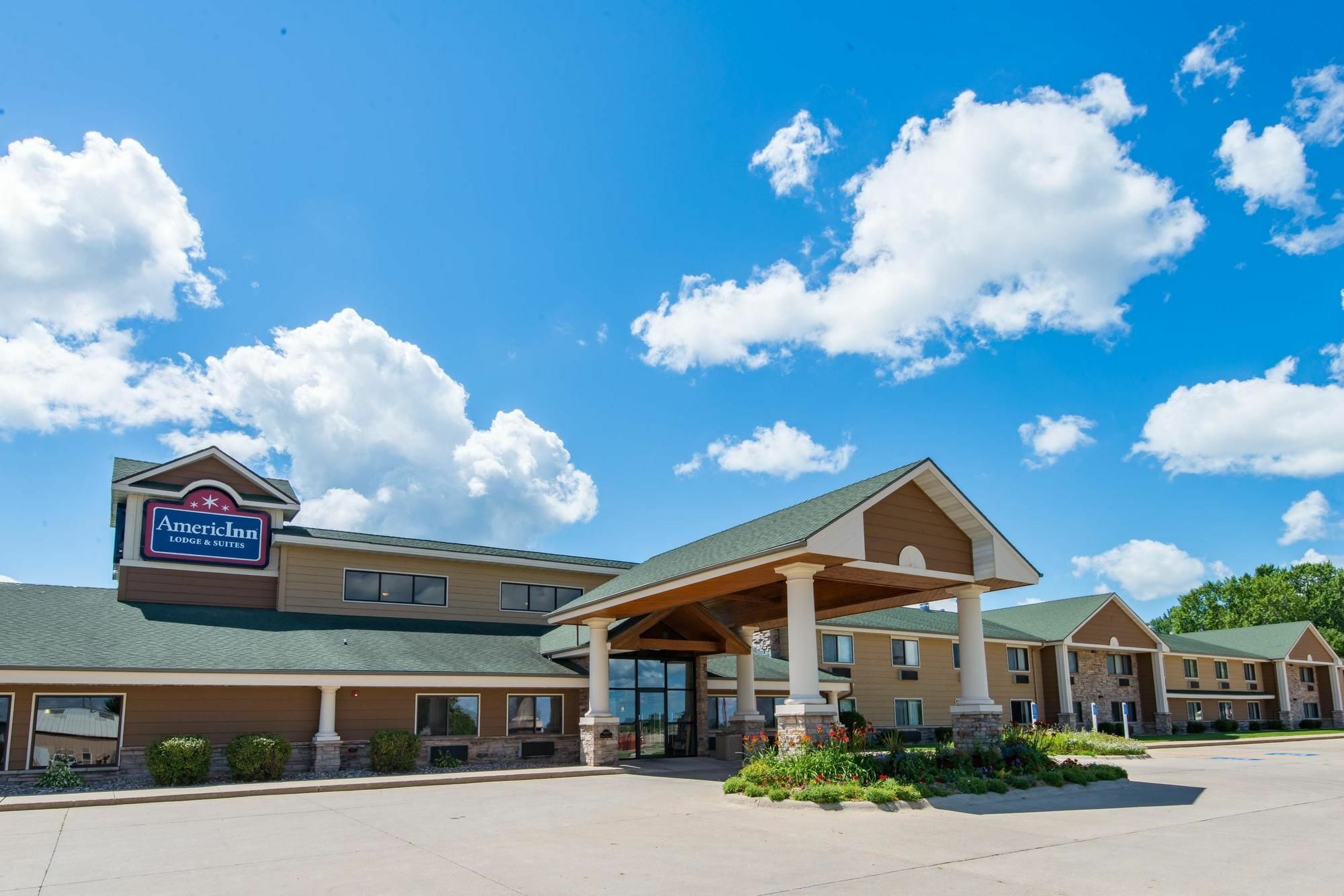 AmericInn by Wyndham Okoboji Zewnętrze zdjęcie